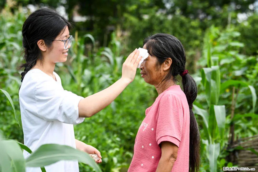 全网追的“扁担女孩”,找了一份暑假工,时薪12元 - 商丘生活资讯 - 商丘28生活网 sq.28life.com